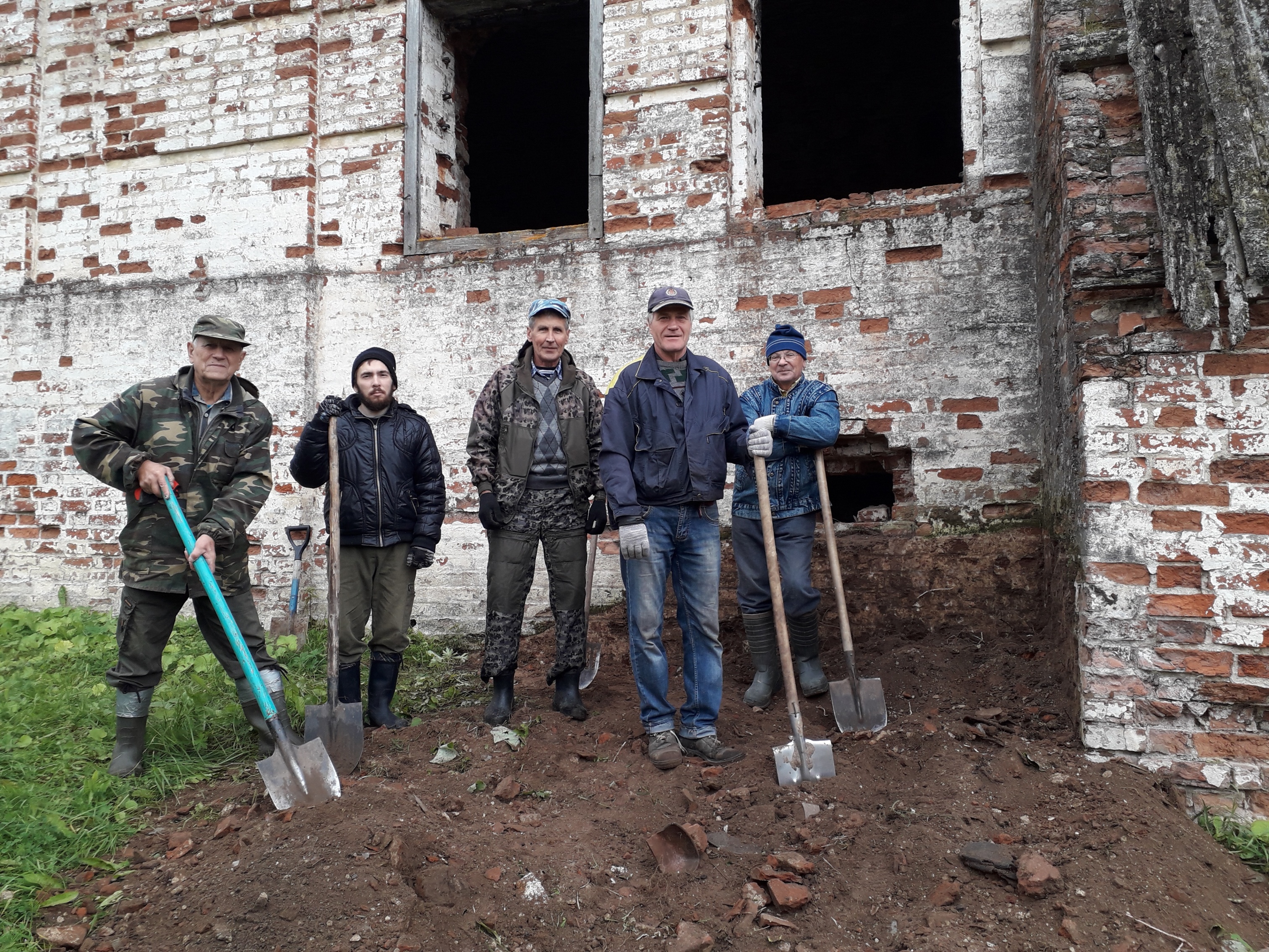 Фото из группы Верхняя Ёнтала. Восстановление Ильинского Храма. Субботник в сентябре 2022 года